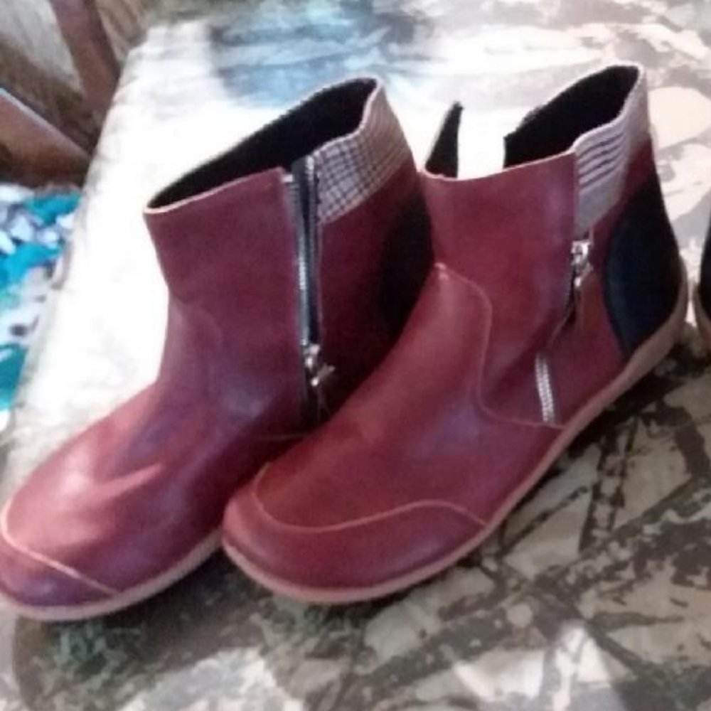 Clark's womans boots